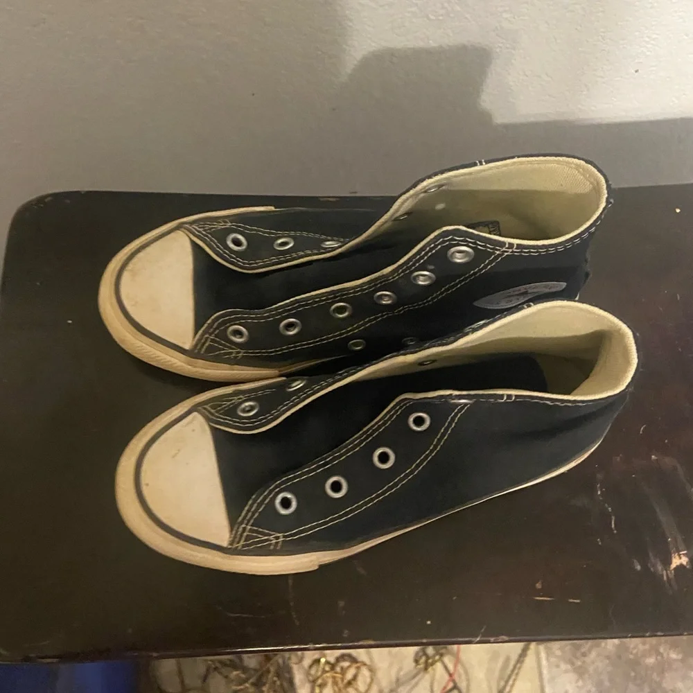 Boys Black High-Top Sneakers converse size 1.5